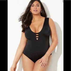 Scoopneck black one piece